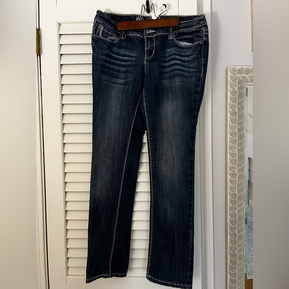 10. Ariya Jeans straight leg skinny size 9